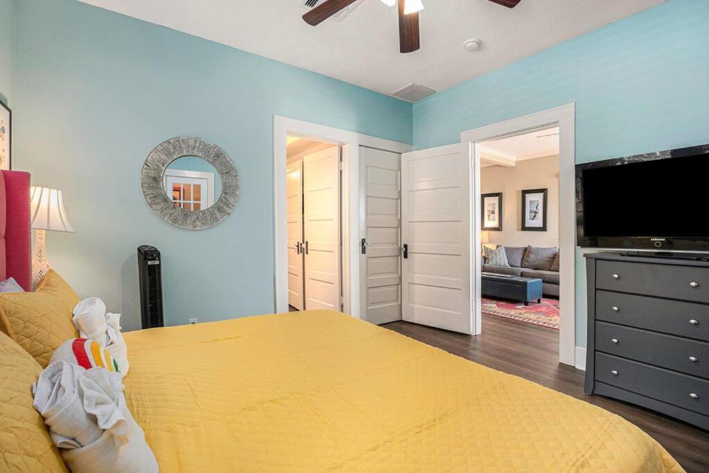 Beachy Bungalow! 2Bd, King Bed Galveston Luaran gambar