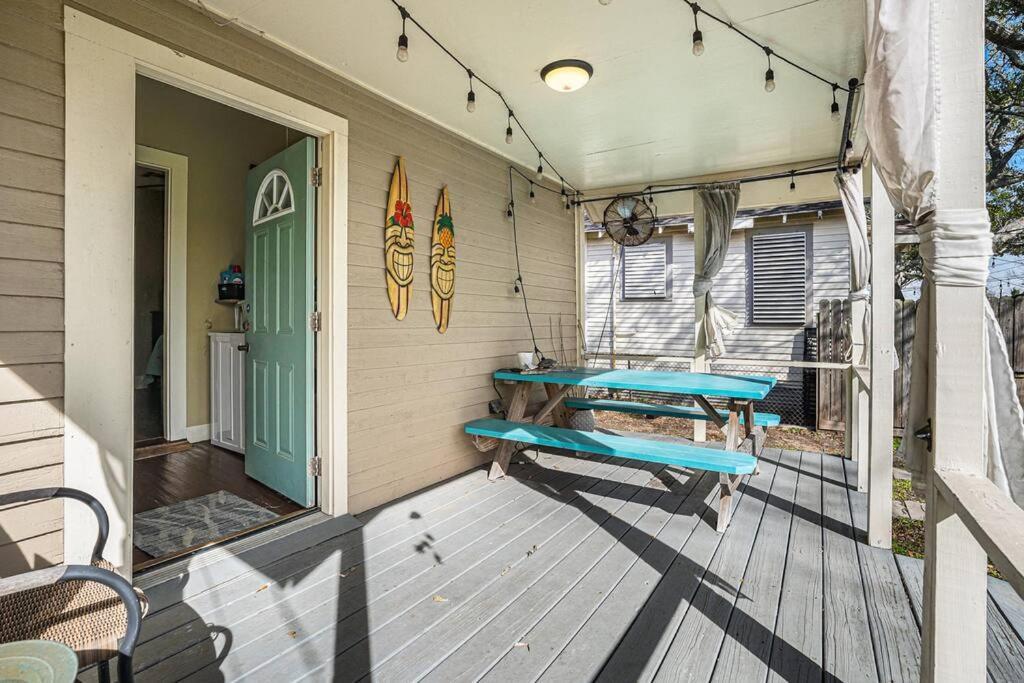 Beachy Bungalow! 2Bd, King Bed Galveston Luaran gambar