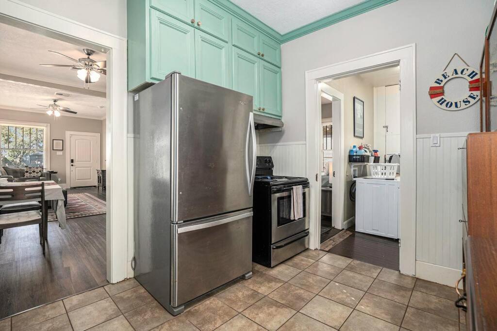 Beachy Bungalow! 2Bd, King Bed Galveston Luaran gambar