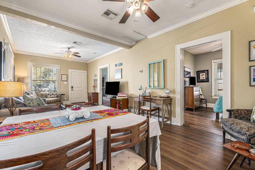 Beachy Bungalow! 2Bd, King Bed Galveston Luaran gambar