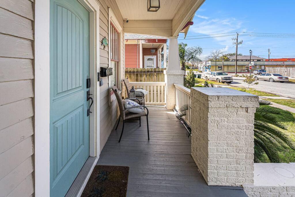 Beachy Bungalow! 2Bd, King Bed Galveston Luaran gambar
