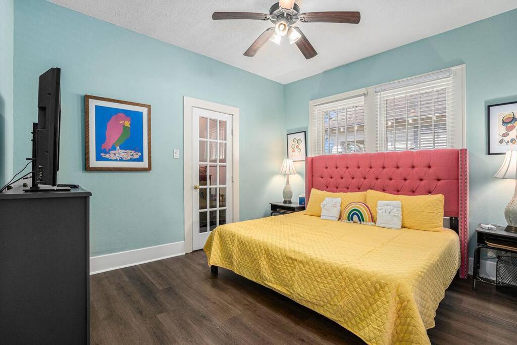 Beachy Bungalow! 2Bd, King Bed Galveston Luaran gambar