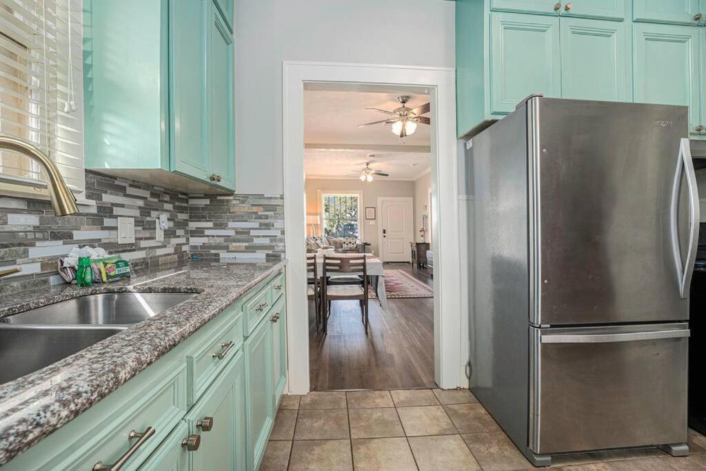 Beachy Bungalow! 2Bd, King Bed Galveston Luaran gambar