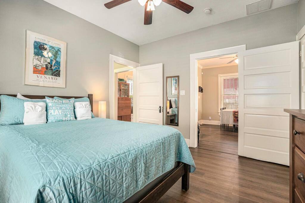 Beachy Bungalow! 2Bd, King Bed Galveston Luaran gambar