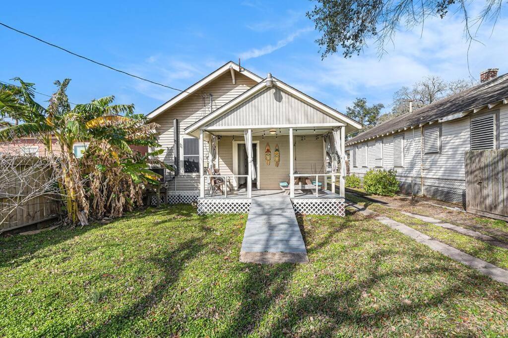 Beachy Bungalow! 2Bd, King Bed Galveston Luaran gambar