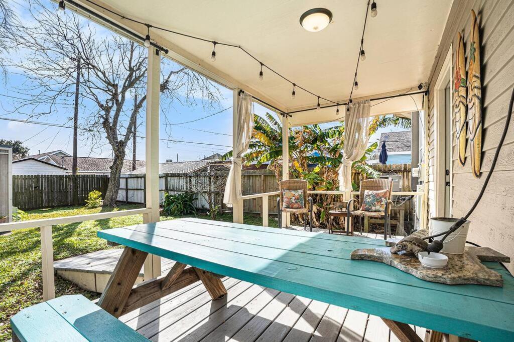 Beachy Bungalow! 2Bd, King Bed Galveston Luaran gambar