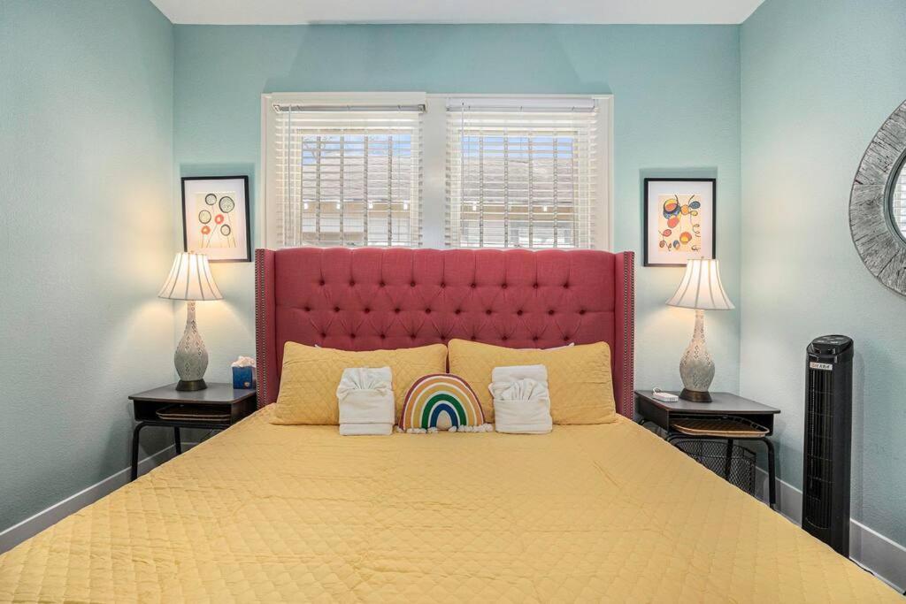 Beachy Bungalow! 2Bd, King Bed Galveston Luaran gambar
