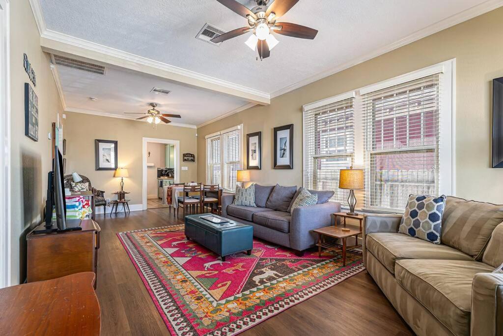 Beachy Bungalow! 2Bd, King Bed Galveston Luaran gambar